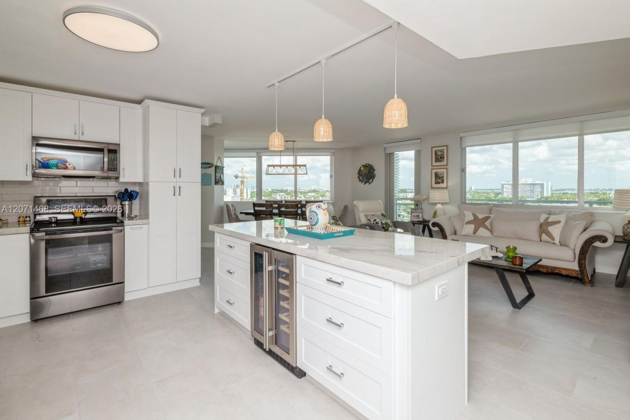 7135 Collins Ave , Unit 1125, Miami Beach, FL 33141 Photo