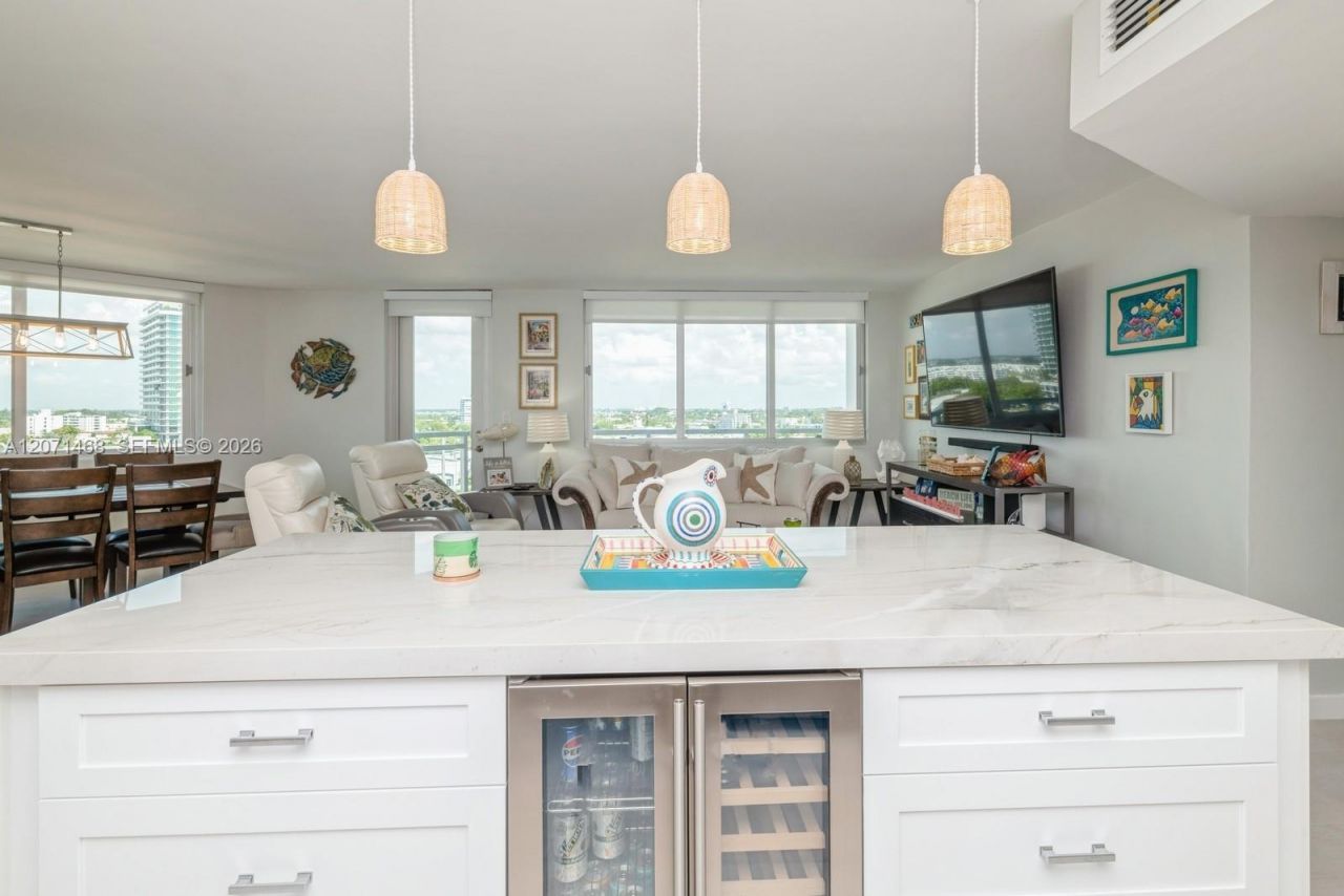 7135 Collins Ave , Unit 1125, Miami Beach, FL 33141 Photo