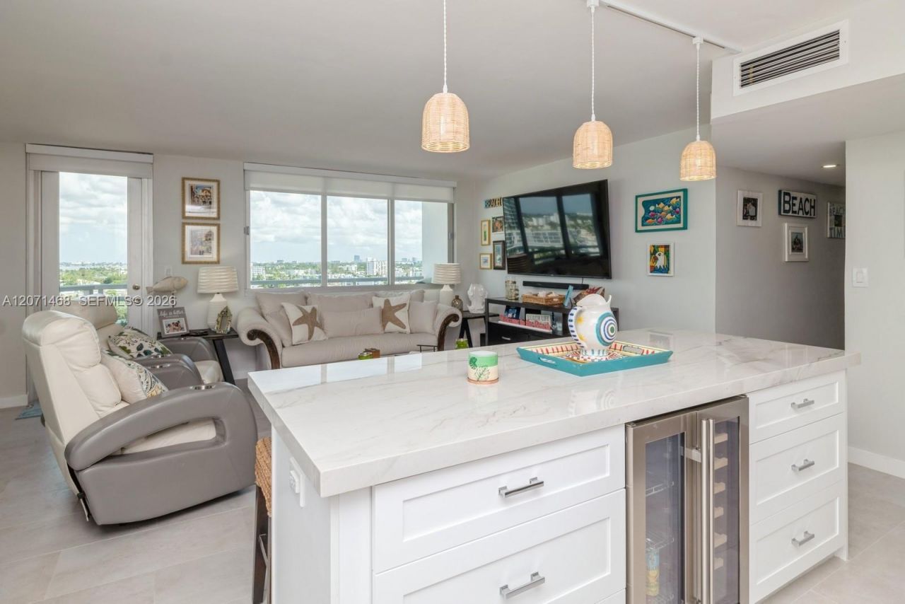 7135 Collins Ave , Unit 1125, Miami Beach, FL 33141 Photo