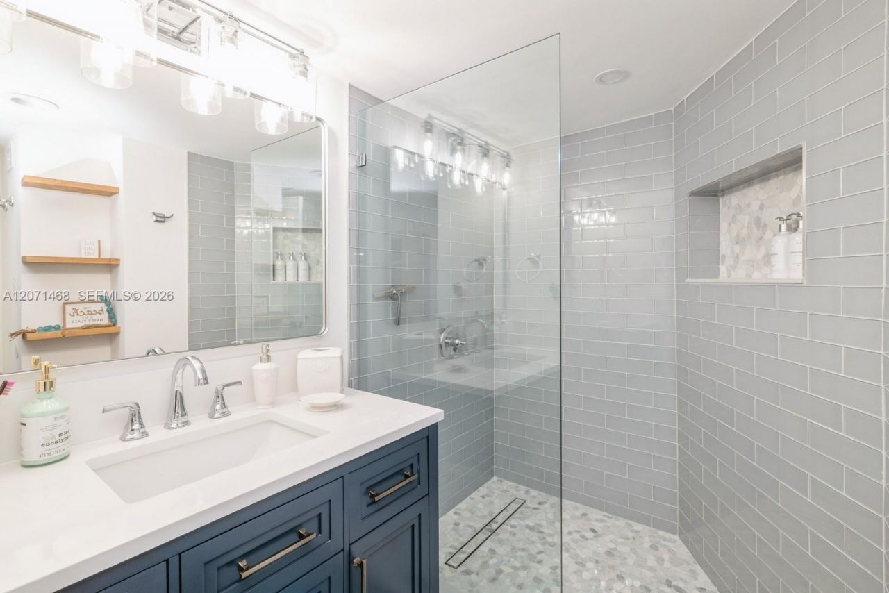 7135 Collins Ave , Unit 1125, Miami Beach, FL 33141 Photo