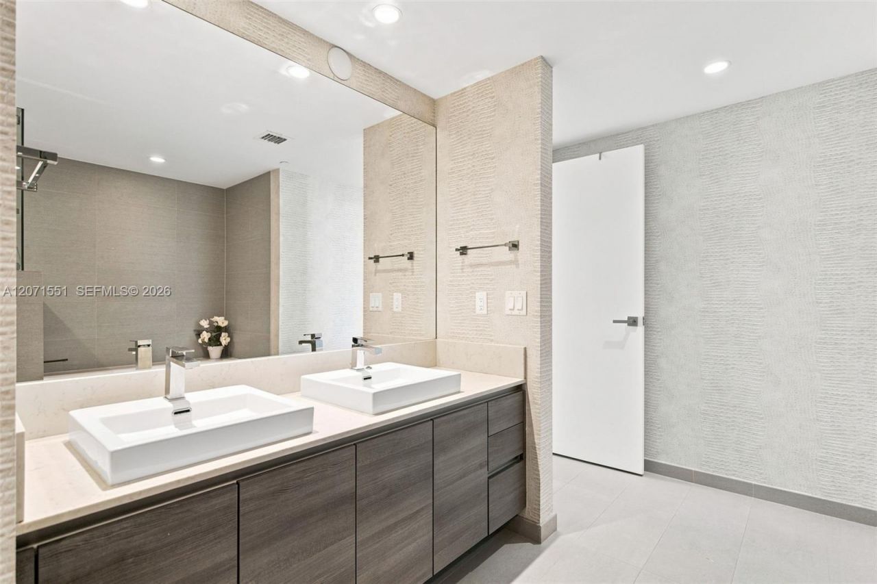 1080 Brickell Ave , Unit 3800, Miami, FL 33131 Photo