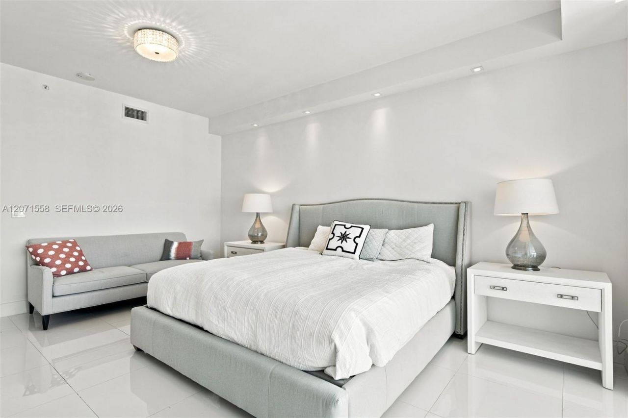 1080 Brickell Ave , Unit 3800, Miami, FL 33131 Photo