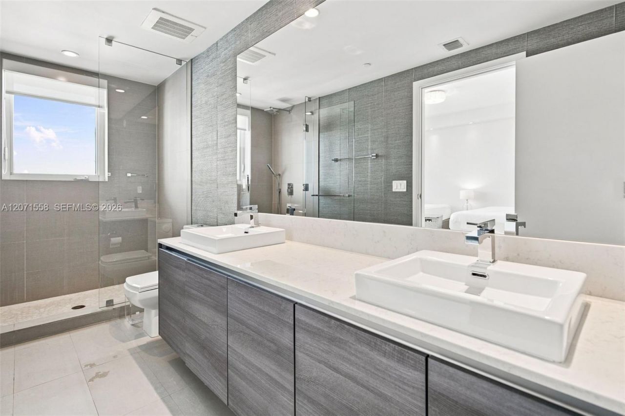 1080 Brickell Ave , Unit 3800, Miami, FL 33131 Photo