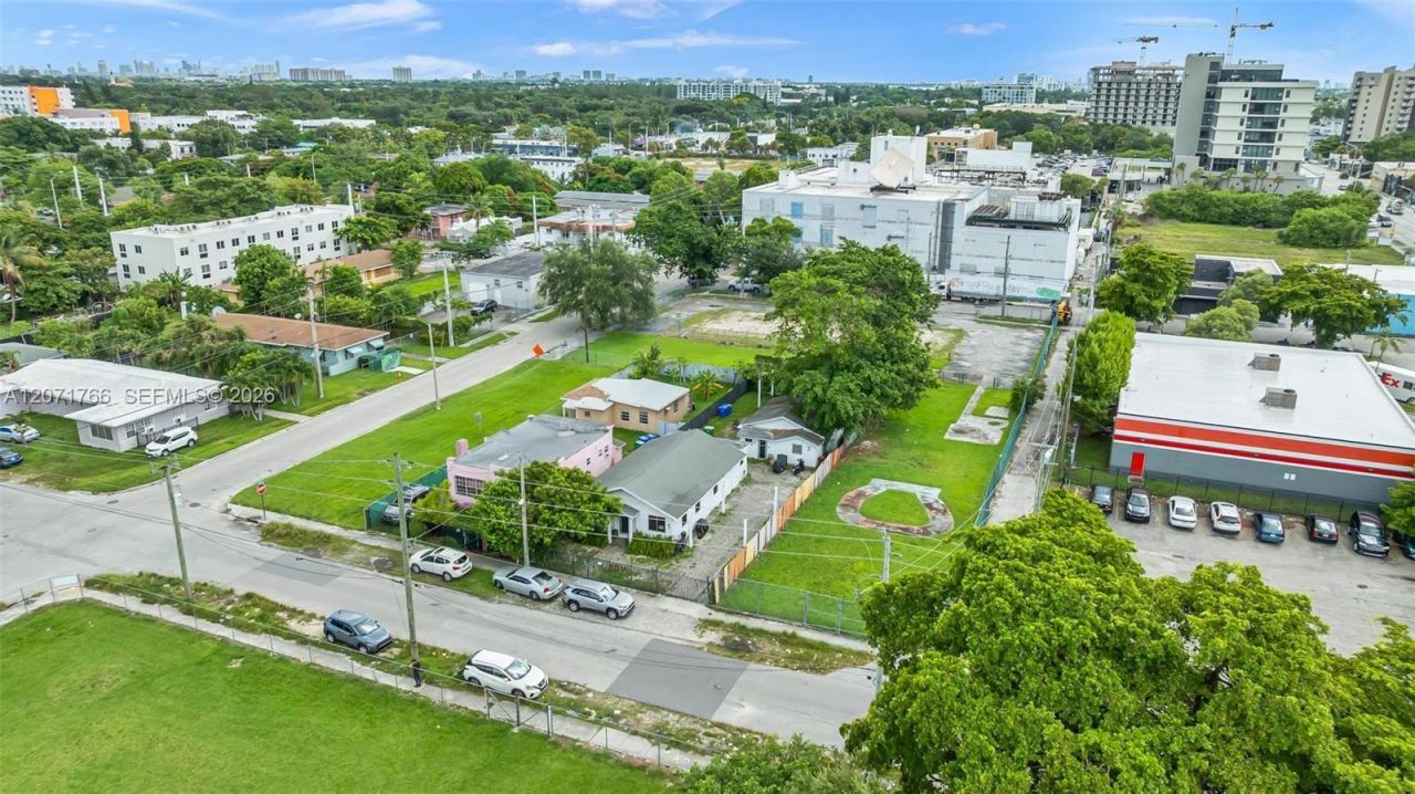 8011 NE Miami Ct , Miami, FL 33138 Photo