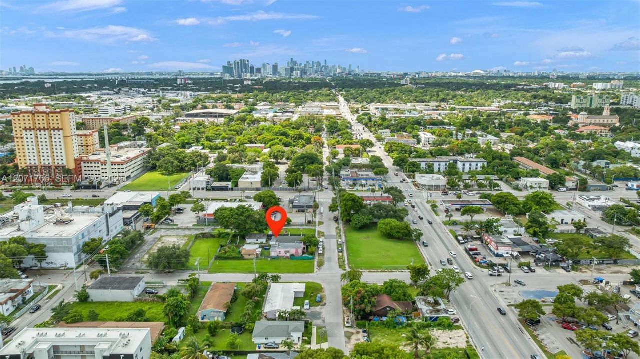 8011 NE Miami Ct , Miami, FL 33138 Photo