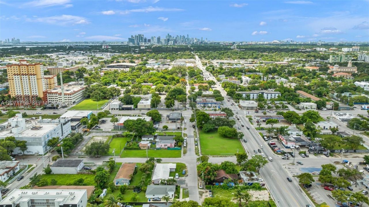 8011 NE Miami Ct , Miami, FL 33138 Photo