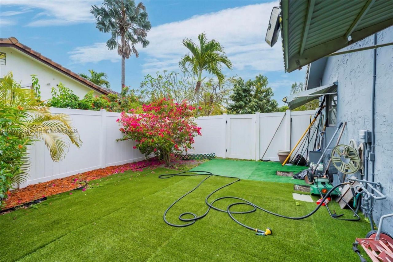 7211 NW 76th St, Tamarac, FL 33321 Photo