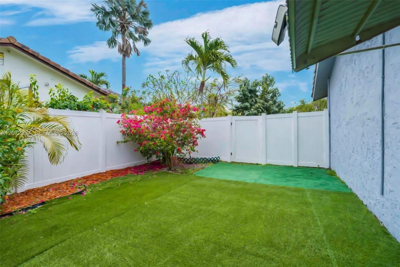 7211 NW 76th St, Tamarac, FL 33321 Photo