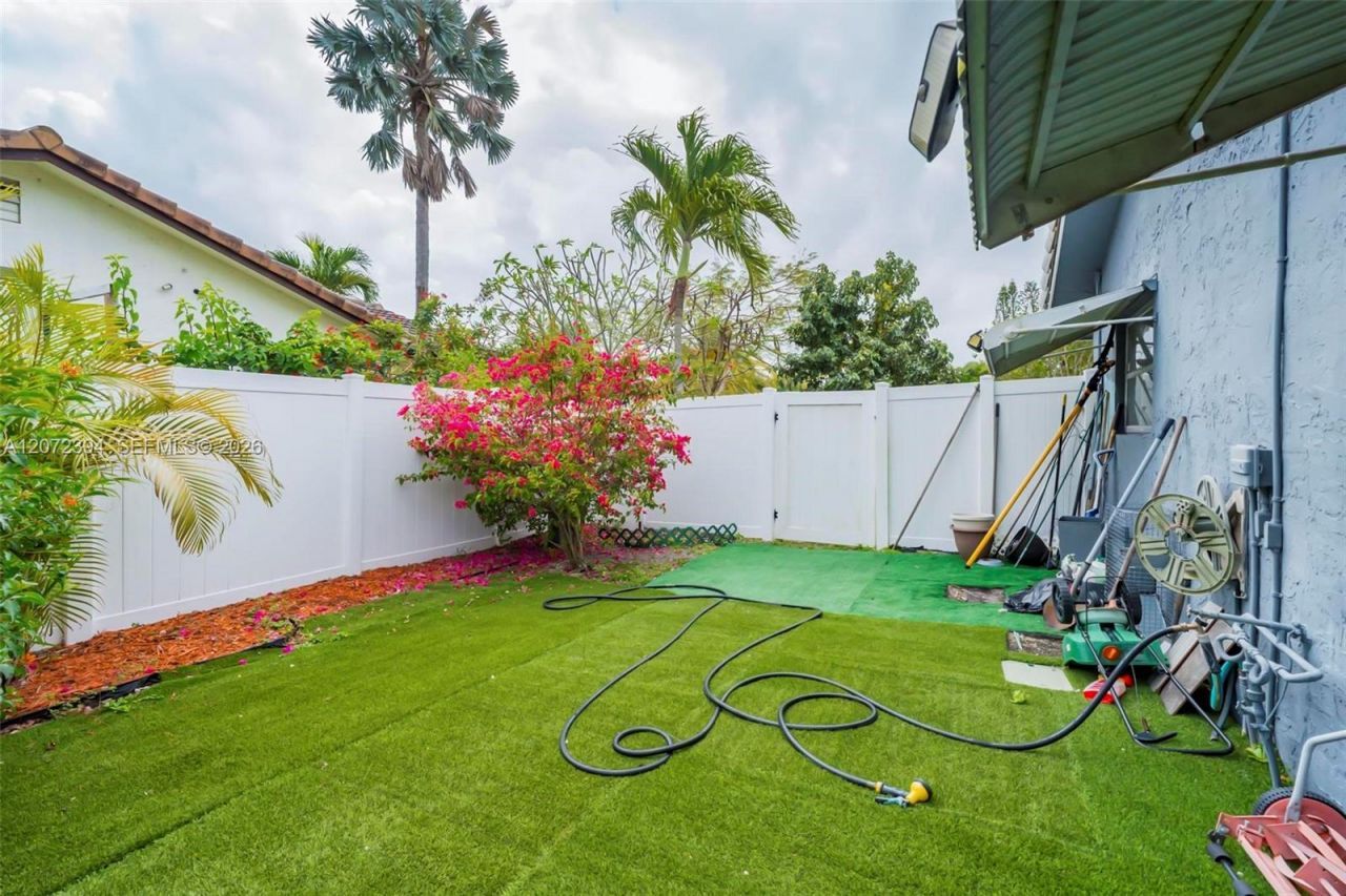 7211 NW 76th St, Tamarac, FL 33321 Photo