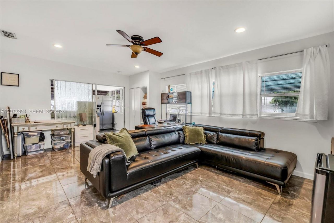 7211 NW 76th St, Tamarac, FL 33321 Photo