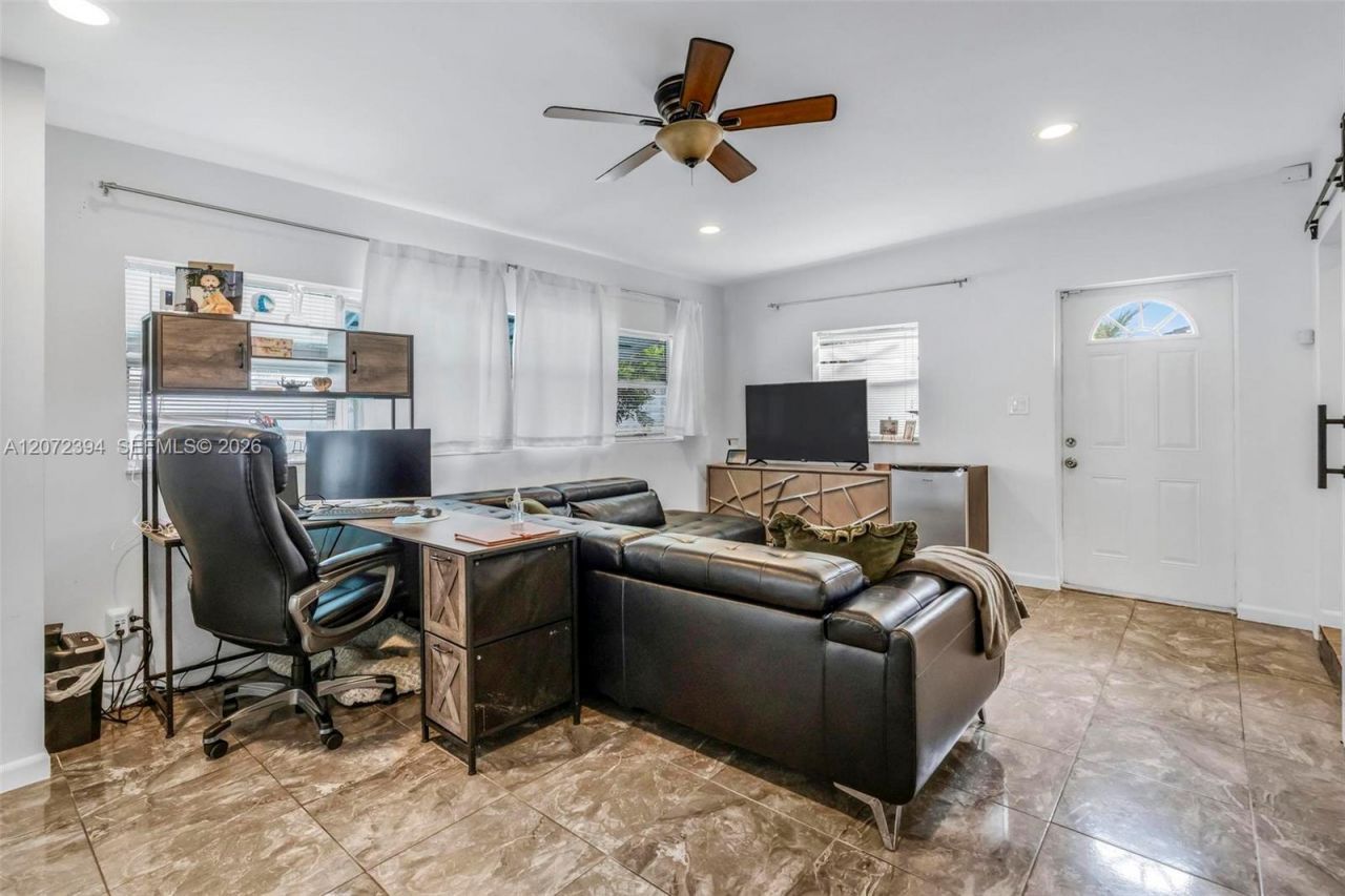 7211 NW 76th St, Tamarac, FL 33321 Photo