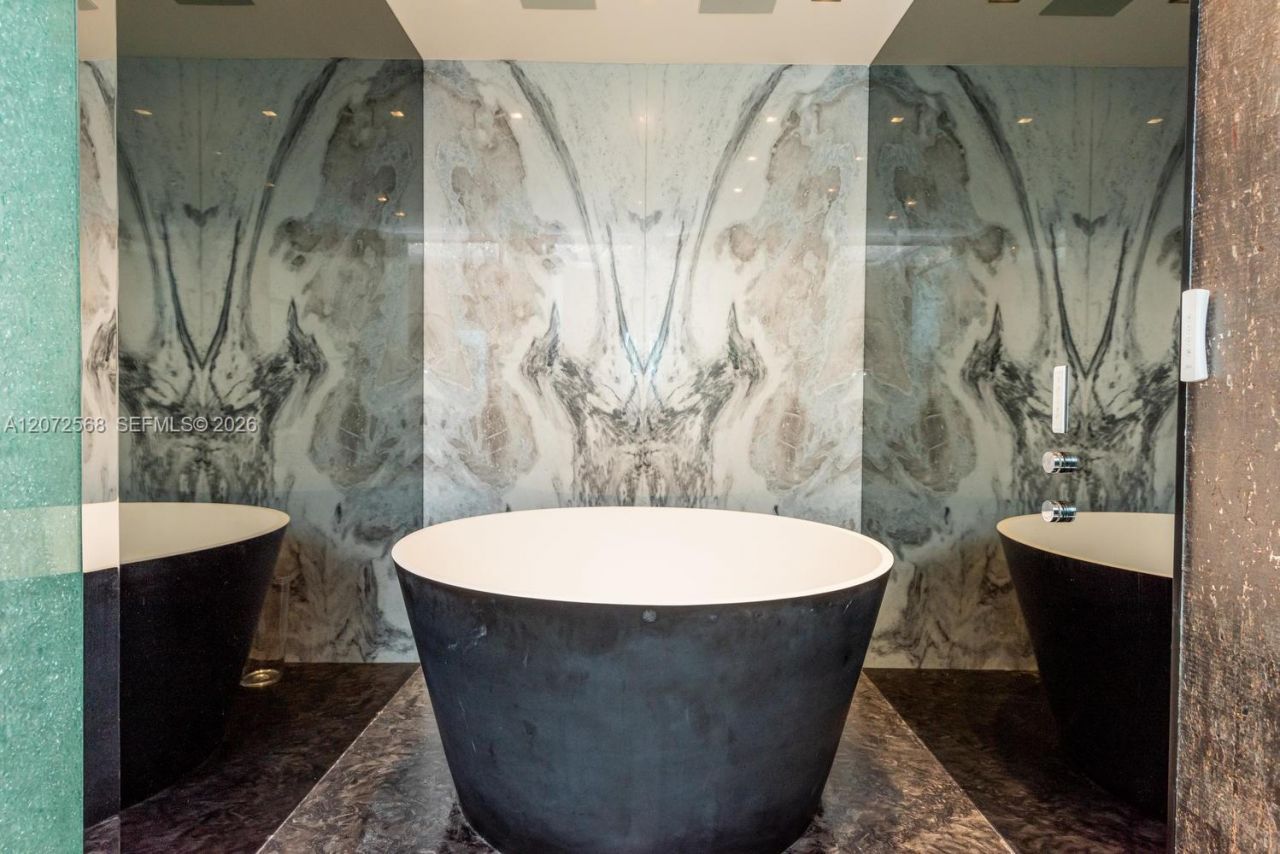50 S Pointe Dr , Unit 905, Miami Beach, FL 33139 Photo