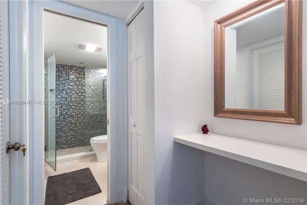 345 Ocean Dr , Unit 408, Miami Beach, FL 33139 Photo