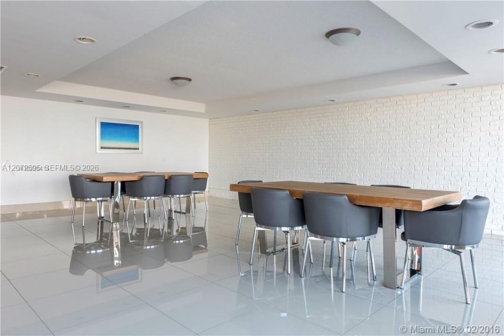 345 Ocean Dr , Unit 408, Miami Beach, FL 33139 Photo
