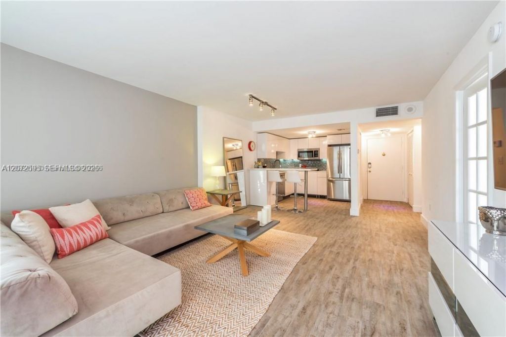 345 Ocean Dr , Unit 408, Miami Beach, FL 33139 Photo