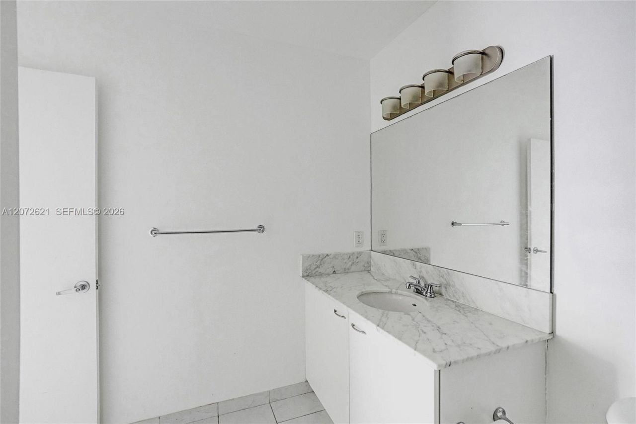 133 NE 2nd Ave , Unit 2302, Miami, FL 33132 Photo