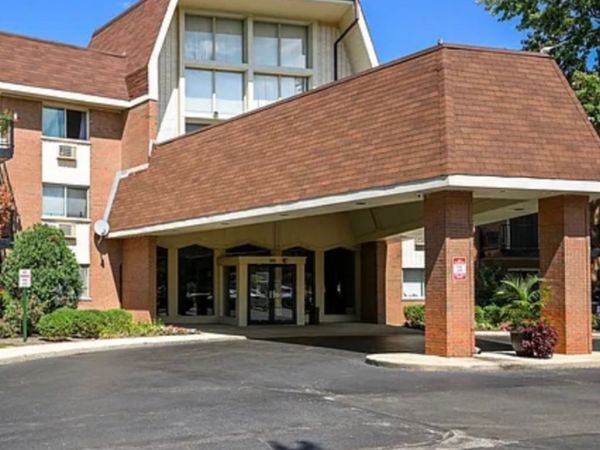 1188 Royal Glen Drive, Unit 334, Glen Ellyn, IL 60137