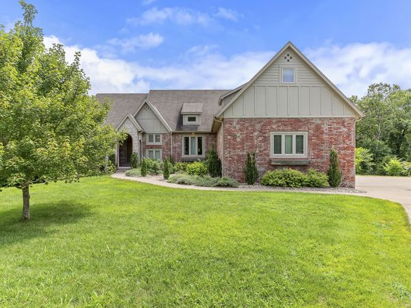 1944 W James River Drive , Nixa, MO 65714