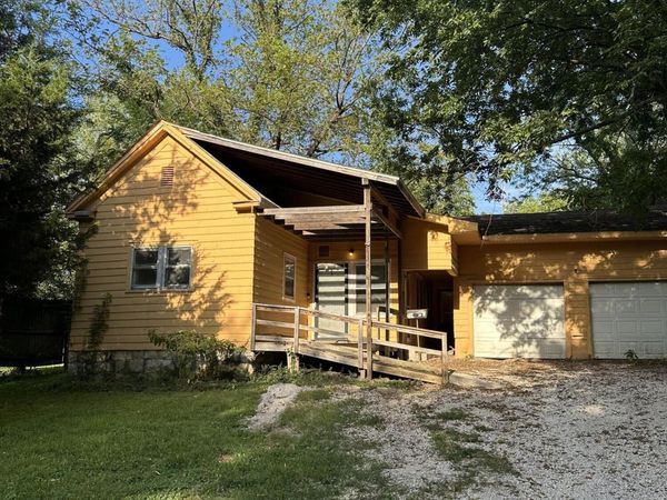 2326 N Jefferson Avenue, Springfield, MO 65803