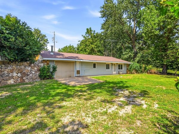 2272 King Road , Mountain Grove, MO 65711
