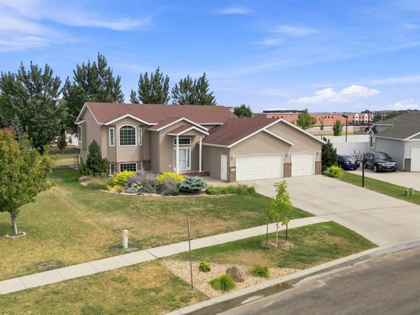 3760 Harrison Street S, Fargo, ND 58104