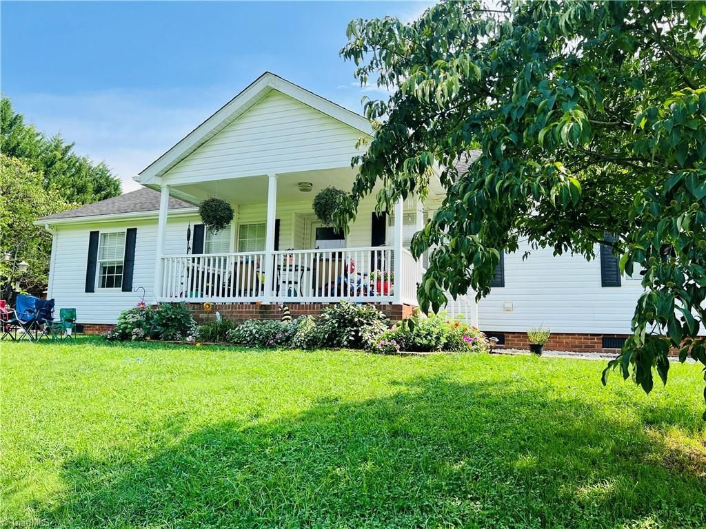 124 Glenhaven Way, Dobson, NC 27017 Main Photo