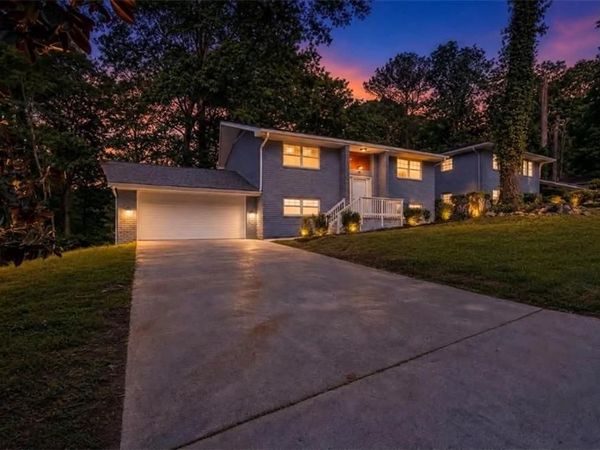 495 Larchmont Circle NW, Atlanta, GA 30318