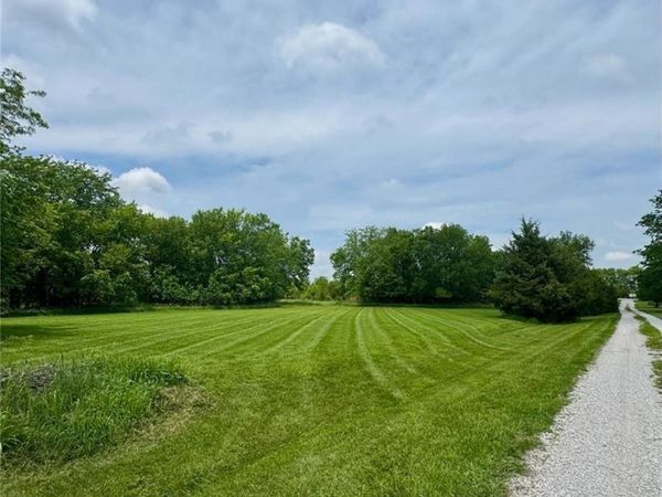 13 Texas Drive, Linn Valley, KS 66040