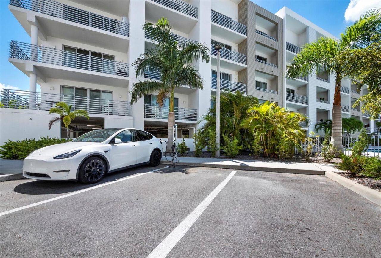 1709 N Tamiami Trail , Unit 418, Sarasota, FL 34234 Photo
