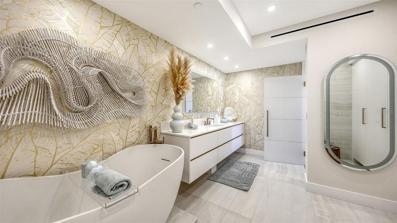 455 Longboat Club Road, Unit 905, Longboat Key, FL 34228 Photo