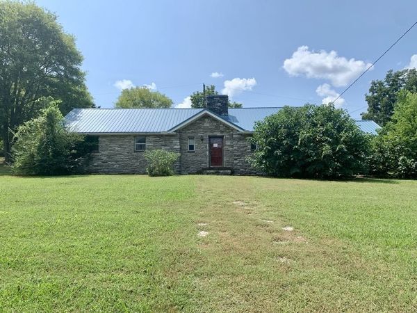 1606 Washington St W, Fayetteville, TN 37334