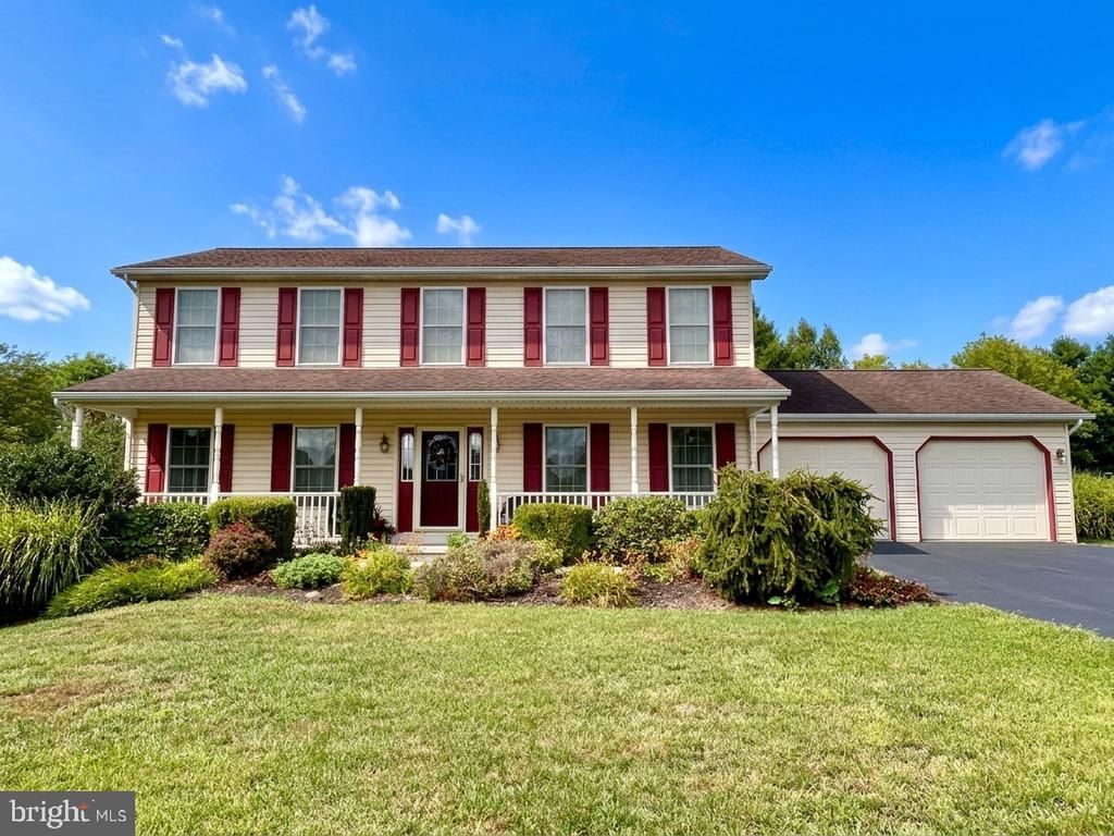 1807 PRIMROSE LANE, DAUPHIN, PA 17018
