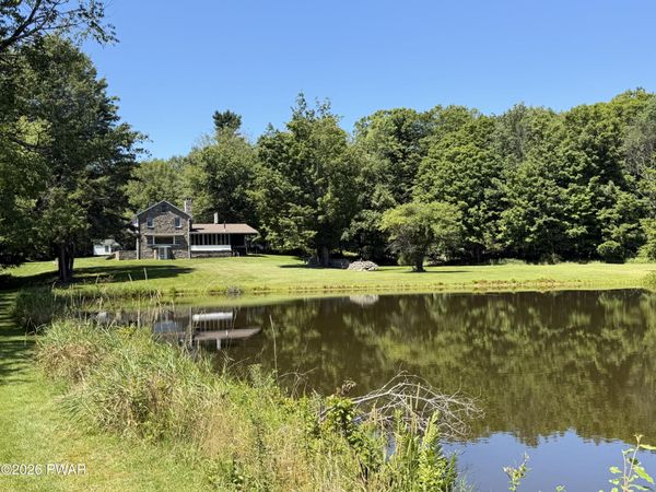 164 E Sterling Road, Newfoundland, PA 18445