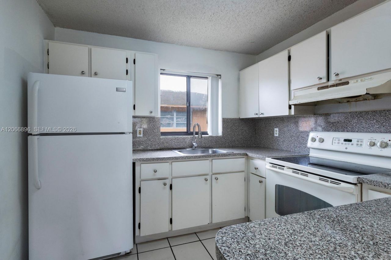 6305 W 22nd Ct , Unit 203, Hialeah, FL 33016 Photo
