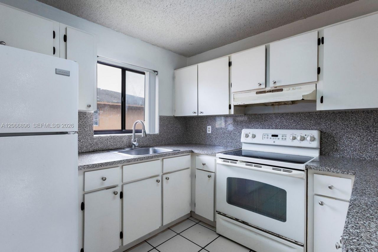 6305 W 22nd Ct , Unit 203, Hialeah, FL 33016 Photo