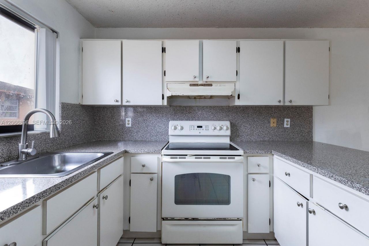 6305 W 22nd Ct , Unit 203, Hialeah, FL 33016 Photo