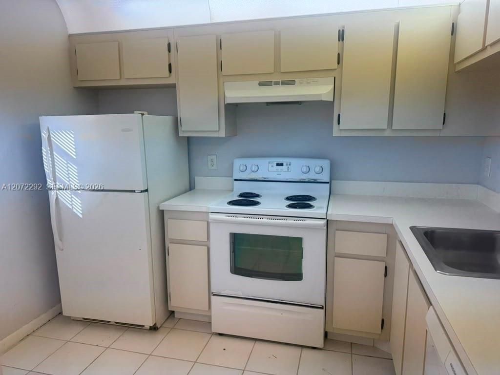 10381 NW 8th St , Unit 102, Pembroke Pines, FL 33026 Photo