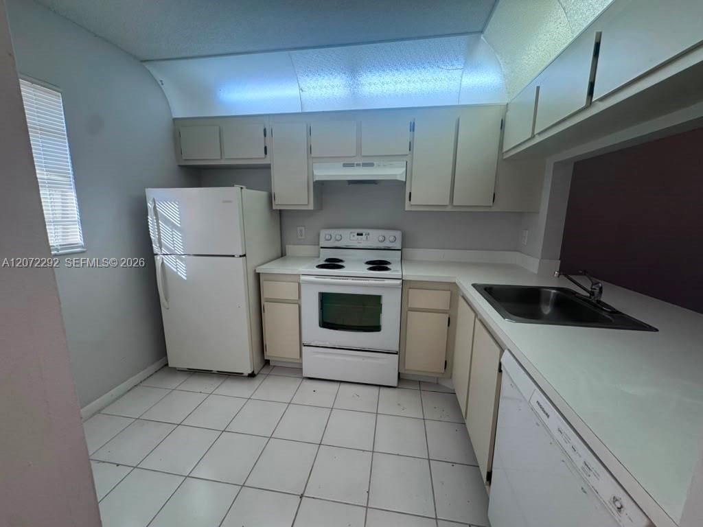 10381 NW 8th St , Unit 102, Pembroke Pines, FL 33026 Photo