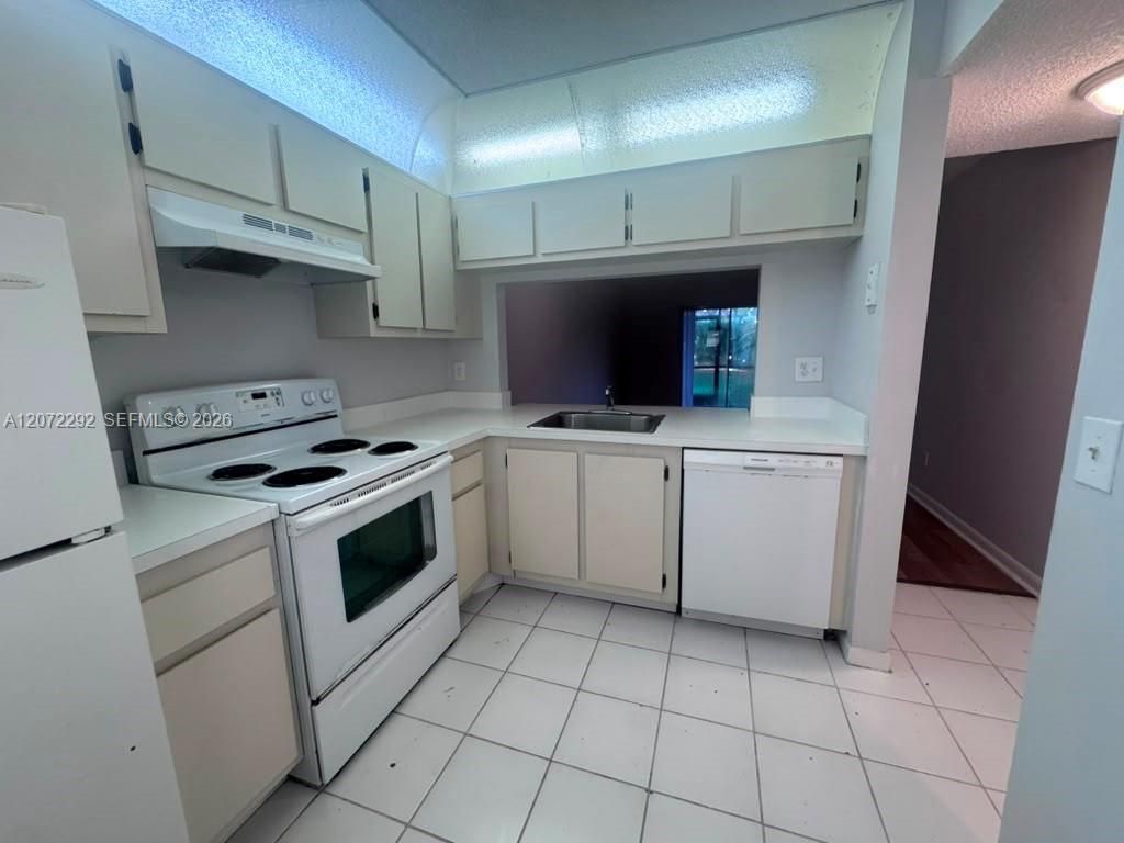 10381 NW 8th St , Unit 102, Pembroke Pines, FL 33026 Photo