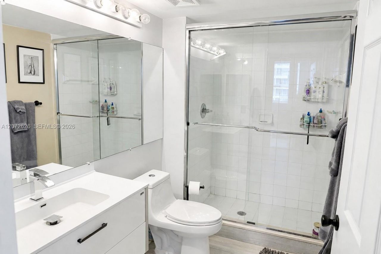 1155 Brickell Bay Dr , Unit 902, Miami, FL 33131 Photo