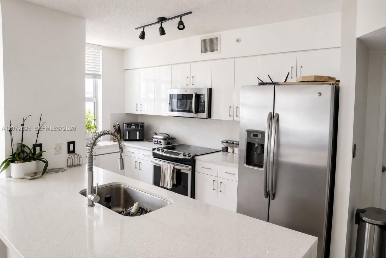 1155 Brickell Bay Dr , Unit 902, Miami, FL 33131 Photo