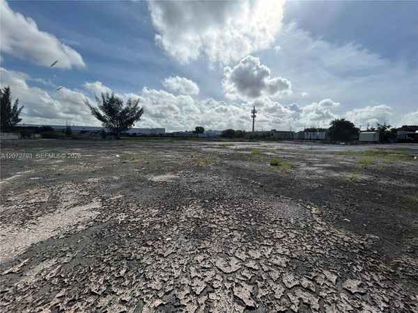 7225 NW 84th Ave , Medley, FL 33166