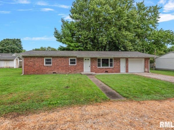 103 N PAGE Street, Morrisonville, IL 62546