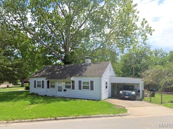 1300 MAIDEN Lane , Belleville, IL 62220
