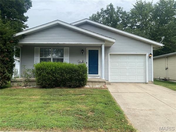 705 E Main Street , Greenville, IL 62246