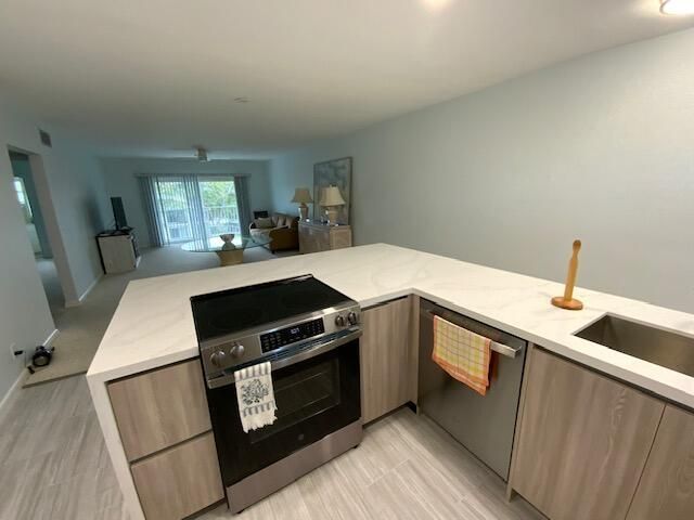 120 Lehane Terrace, Unit 305, North Palm Beach, FL 33408 Photo