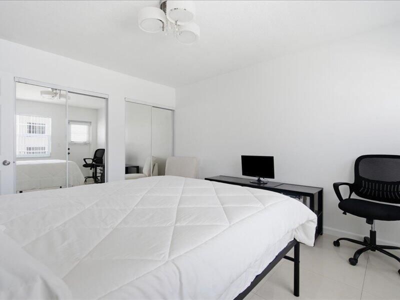 525 Meridian Avenue, Unit 305, Miami Beach, FL 33139 Photo
