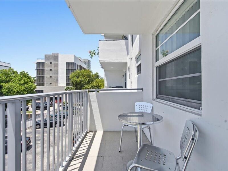 525 Meridian Avenue, Unit 305, Miami Beach, FL 33139 Photo