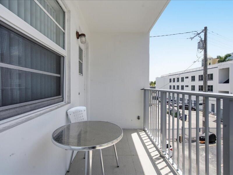 525 Meridian Avenue, Unit 305, Miami Beach, FL 33139 Photo