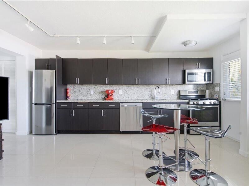 525 Meridian Avenue, Unit 305, Miami Beach, FL 33139 Photo